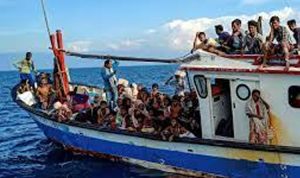 Kapal Pengungsi Rohingya Ditolak Warga Aceh Untuk Menepi Kapal Pengungsi Rohingya