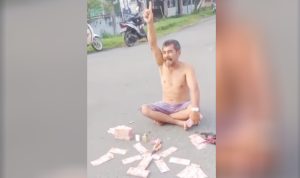 Pria Pamer Uang Tengah Jalan, Tantang ‘Si Paling Kaya’ Pria