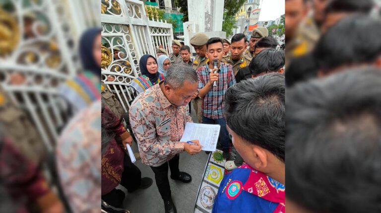 Alokasi Hibah Rp25 M Disorot, Mahasiswa Labusel Demo di Kantor Gubernur Sumut